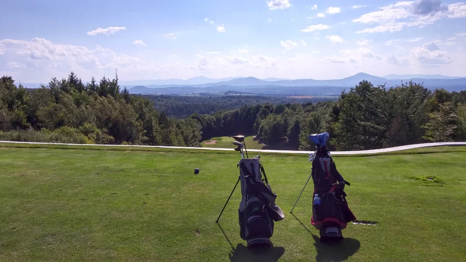 Dufferin Heights Golf Club - 18-hole golf course