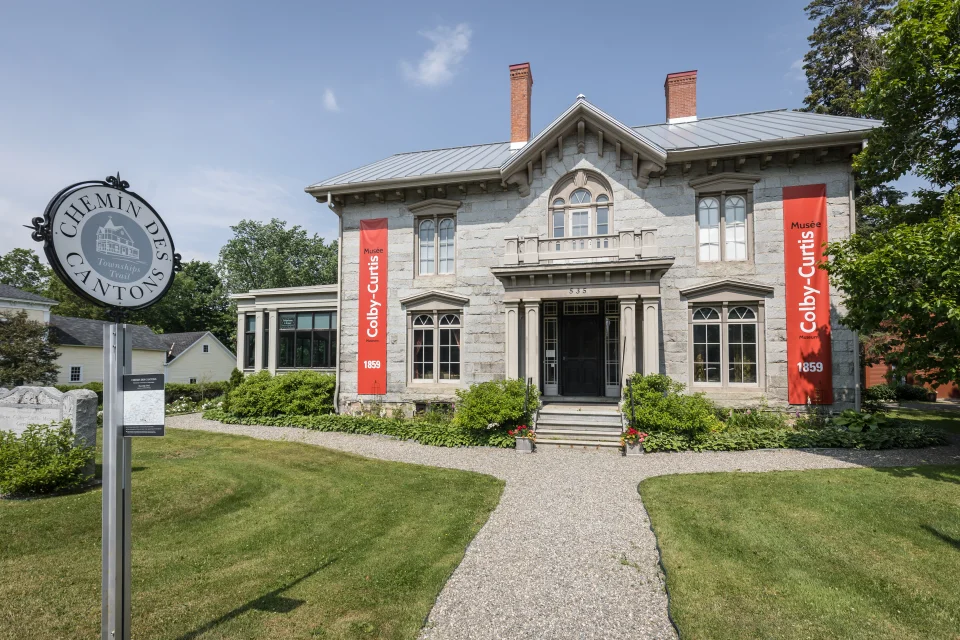 Musée Colby-Curtis - Historic museum in Victorian house